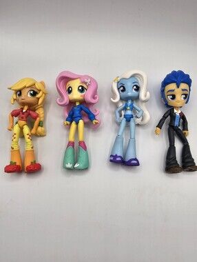 My Little Ponies Equestria Girls (And Boy) Minis Trixie Lulamoon, Applejack
